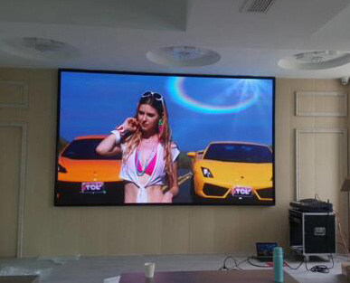 某醫療培訓中心會議室P2.5全彩屏及擴聲系統 某醫療培訓中心會議室P2.5全彩屏及擴聲系統